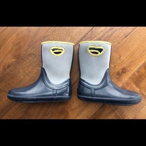 Uggs Kids T Kex Rain boots size 3 kids